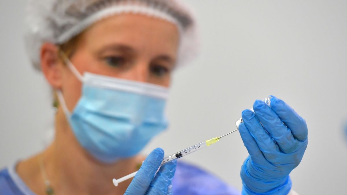 Lékaři doporučují třetí dávku očkování proti covidu pro lidi po transplantaci